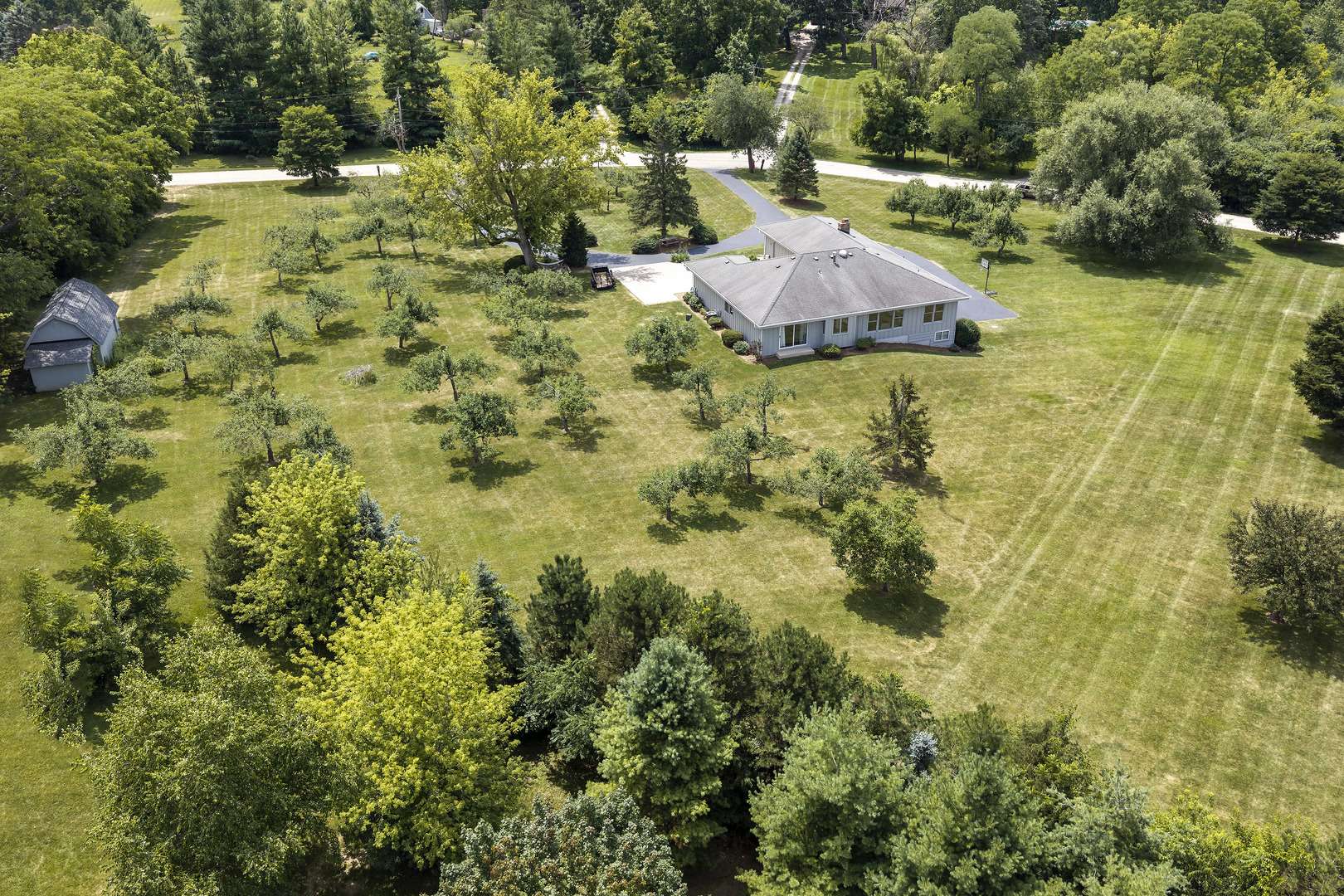 195 Clover Hill LN, North Barrington, IL 60010