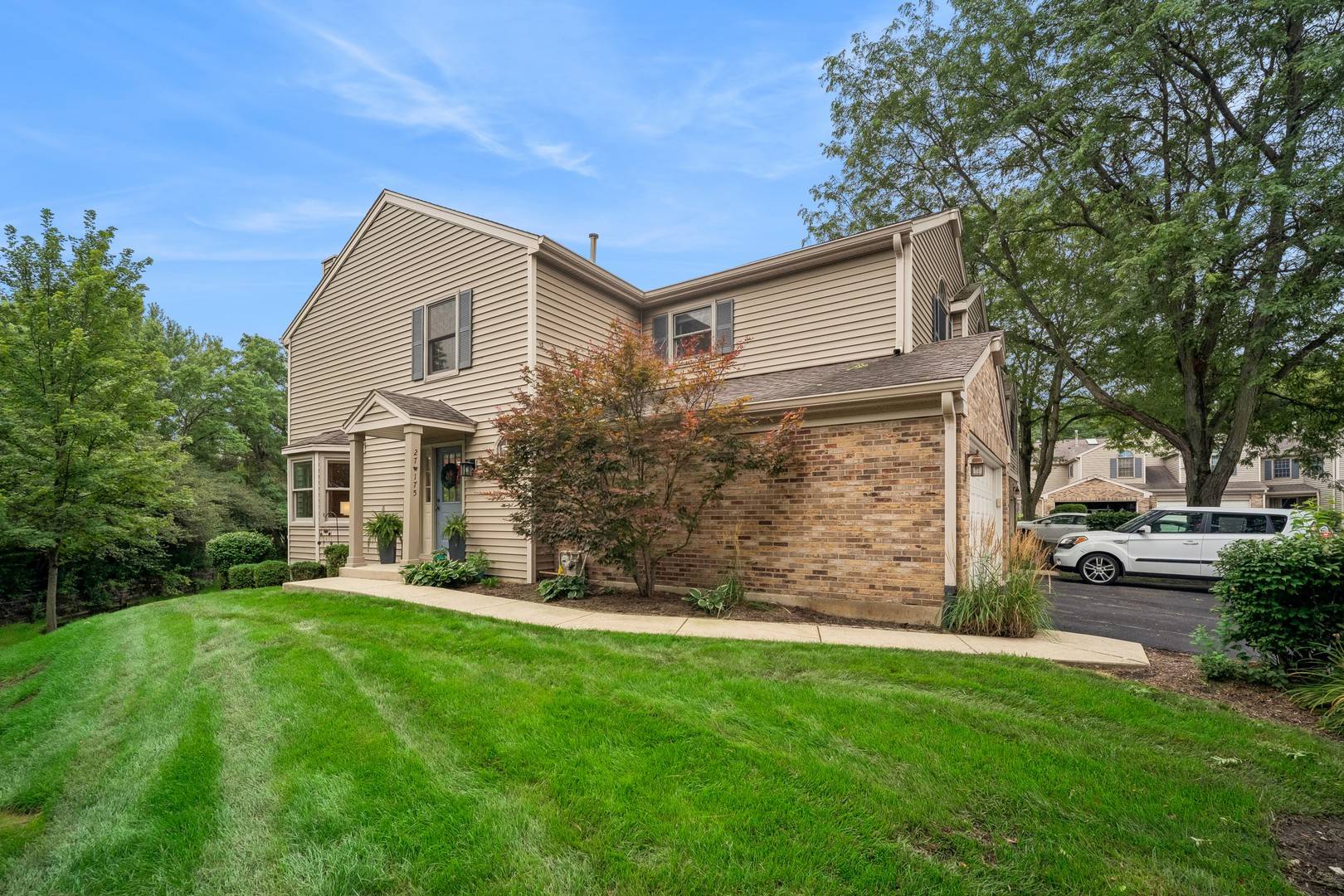 27W175 Emerson CT, Winfield, IL 60190