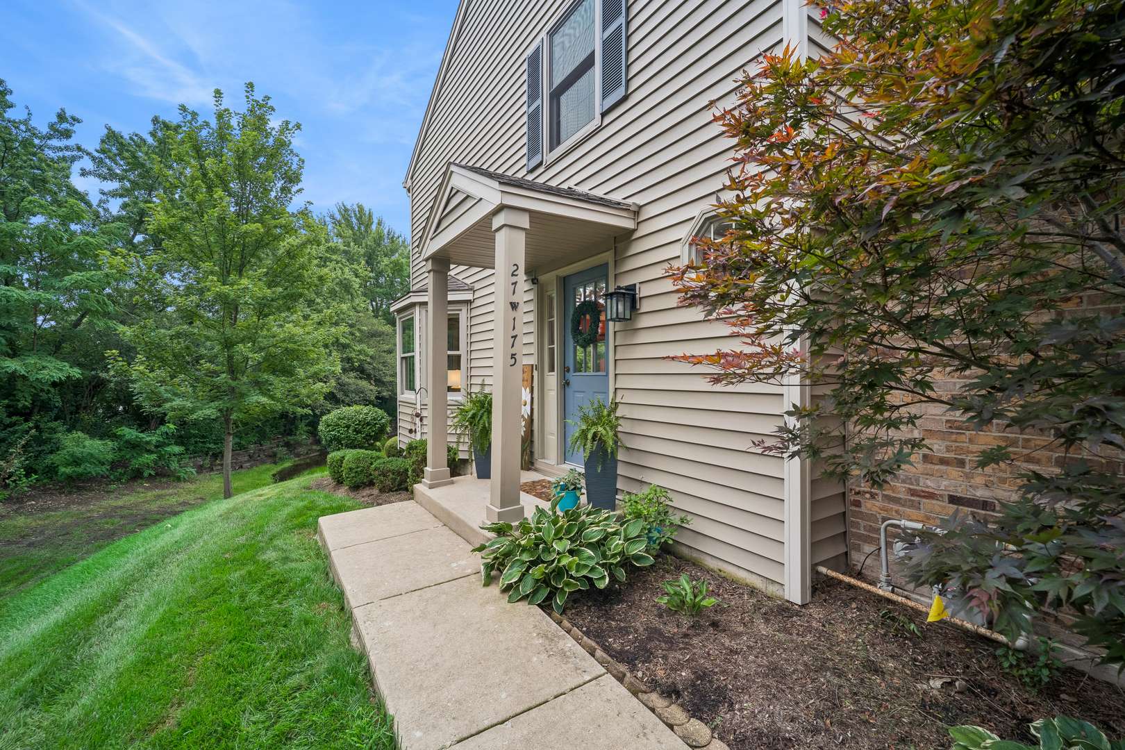 27W175 Emerson CT, Winfield, IL 60190