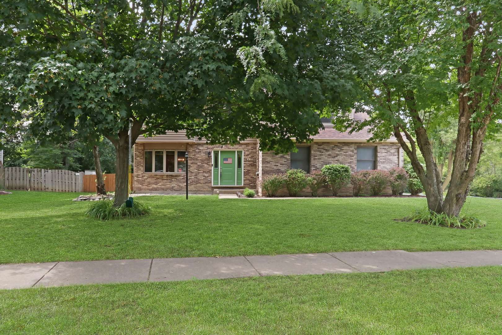 400 Cross Arm DR, Grayslake, IL 60030