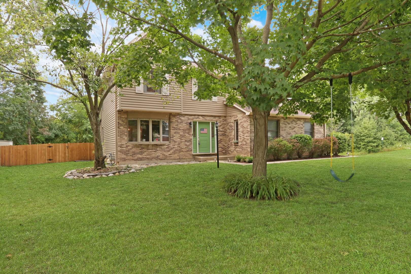 400 Cross Arm DR, Grayslake, IL 60030
