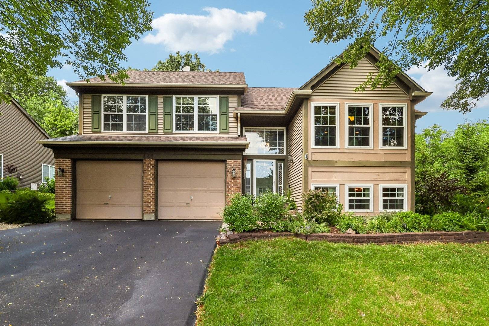 442 Harbor DR, Carpentersville, IL 60110