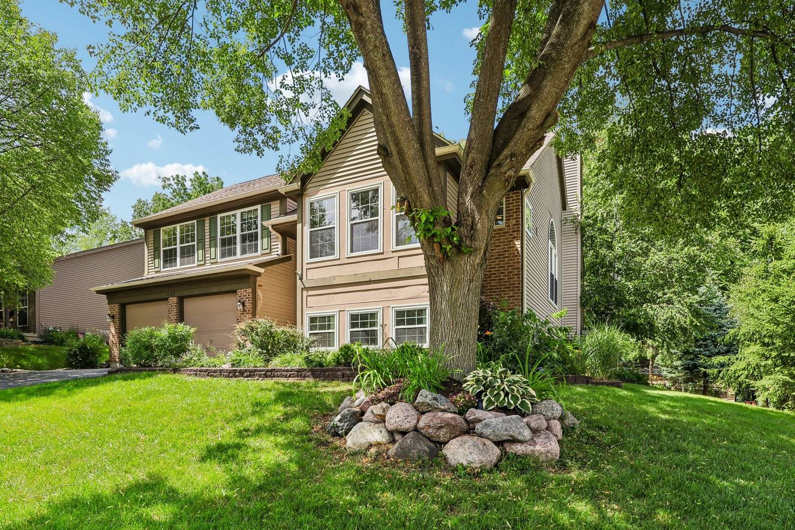442 Harbor DR, Carpentersville, IL 60110