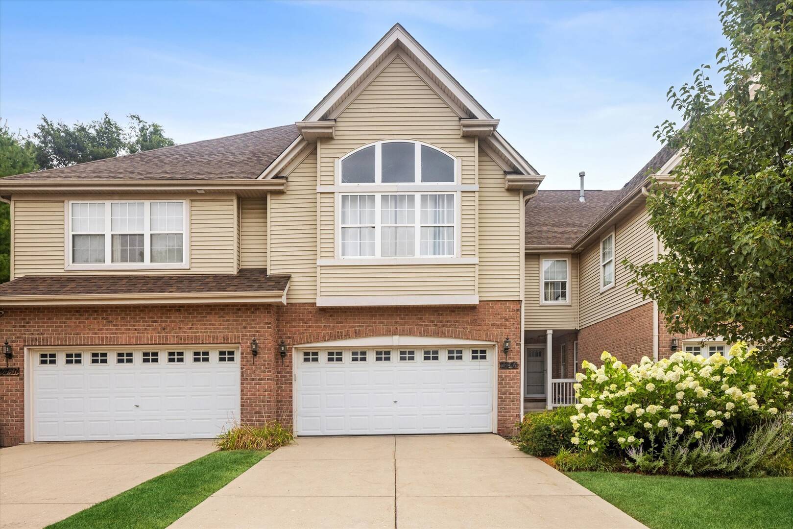 2446 Abbey DR, Darien, IL 60561