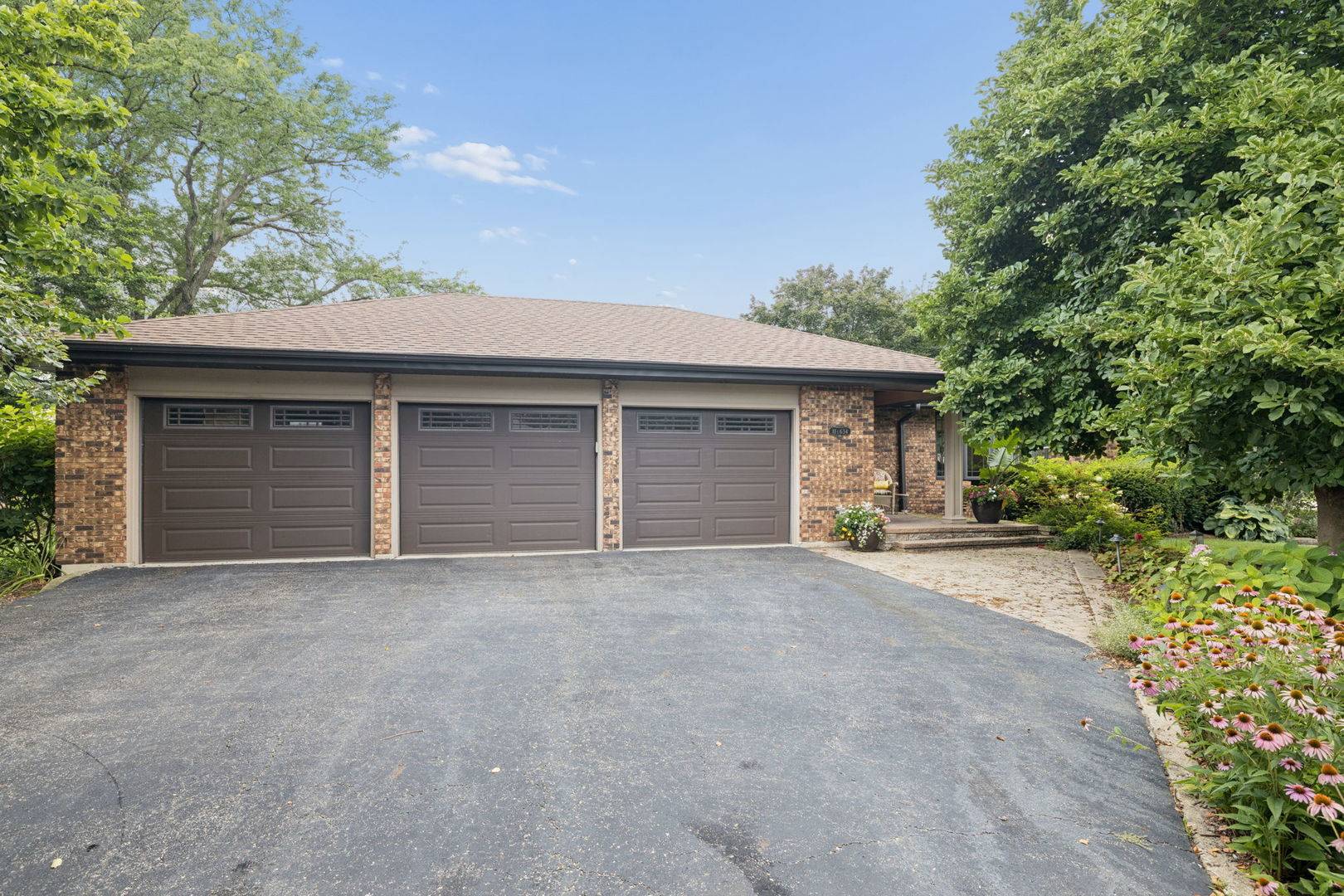 11S634 Mcgrath LN, Naperville, IL 60564