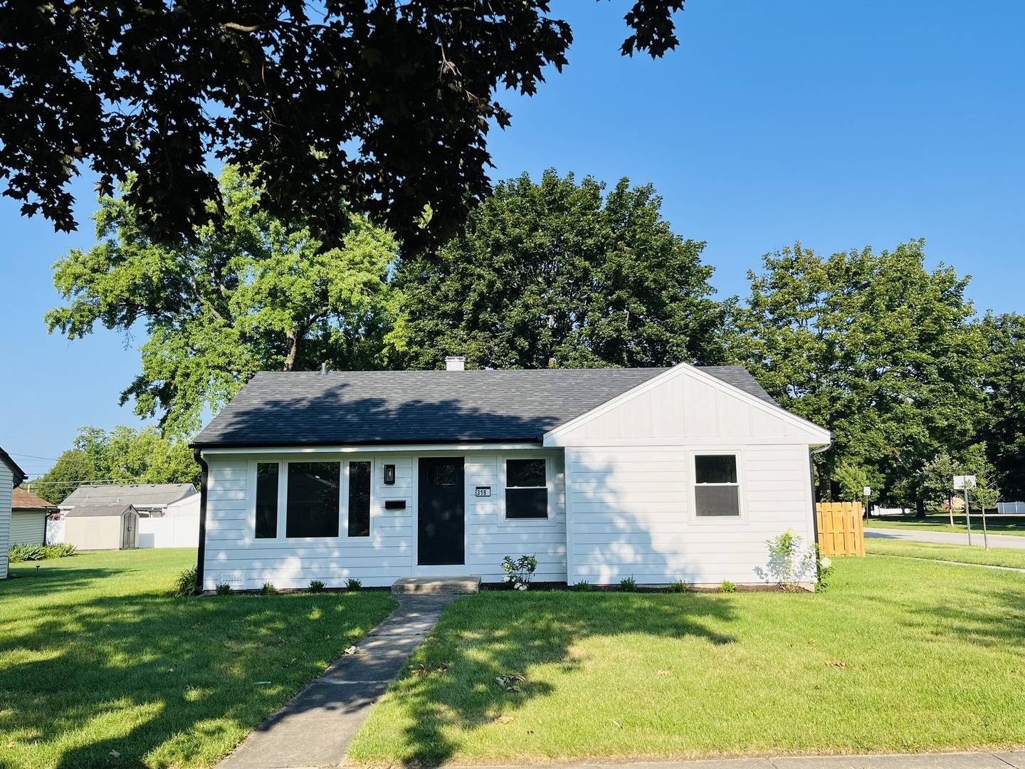 318 N Owen ST, Mount Prospect, IL 60056