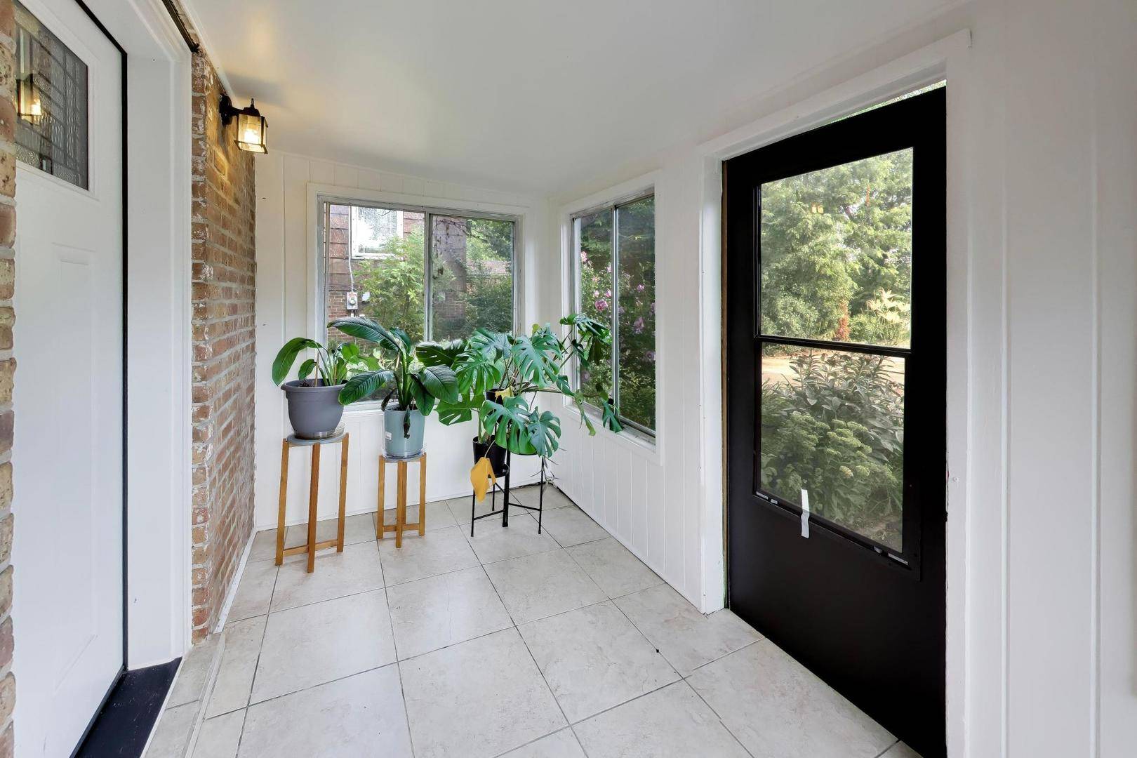 2711 Elgin RD, Evanston, IL 60201