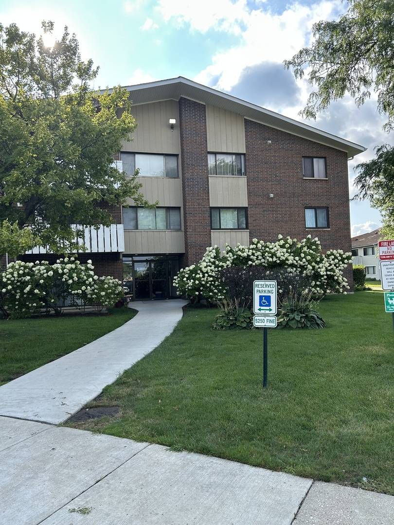 1000 Bayside DR #107, Palatine, IL 60074