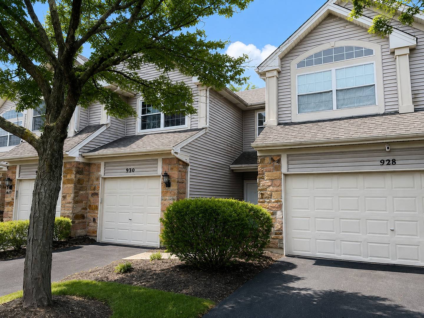 930 MESA DR, Lake In The Hills, IL 60156