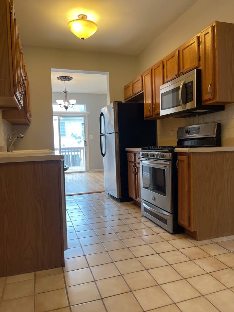 930 MESA DR, Lake In The Hills, IL 60156