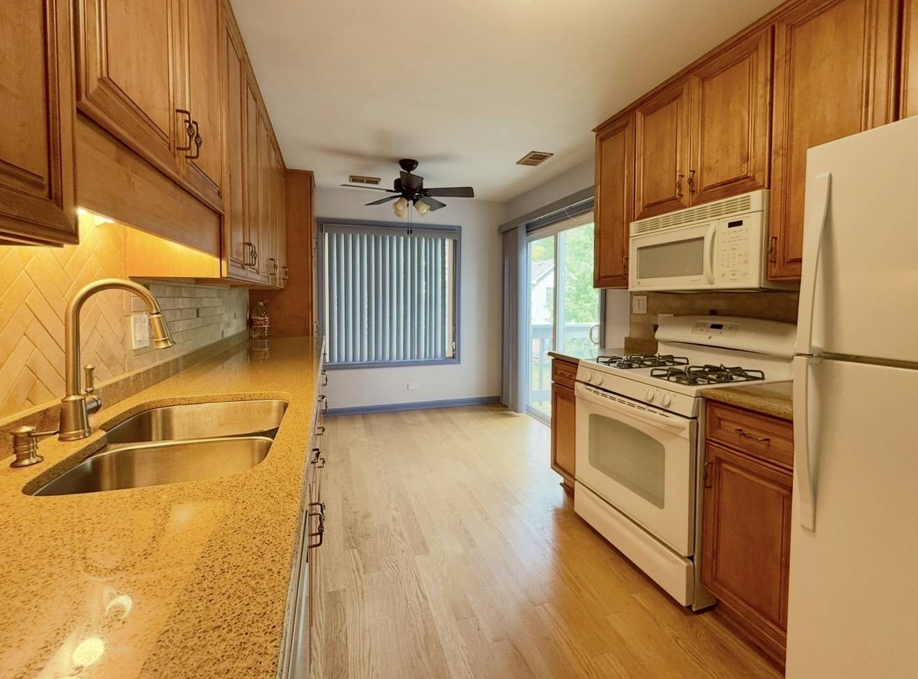 1316 E Evergreen DR #8, Palatine, IL 60074