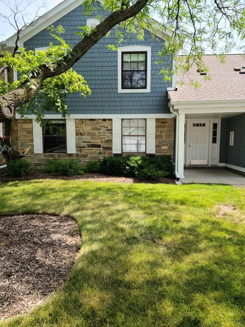 221 Hawthorne CT #C1, Schaumburg, IL 60193