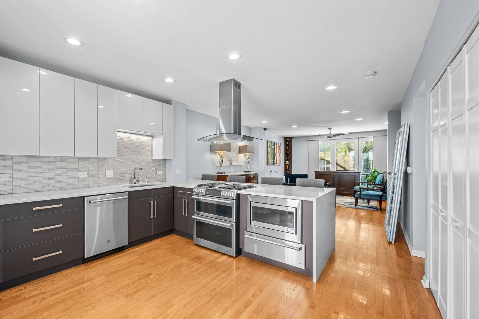 1449 S Clark ST, Chicago, IL 60605