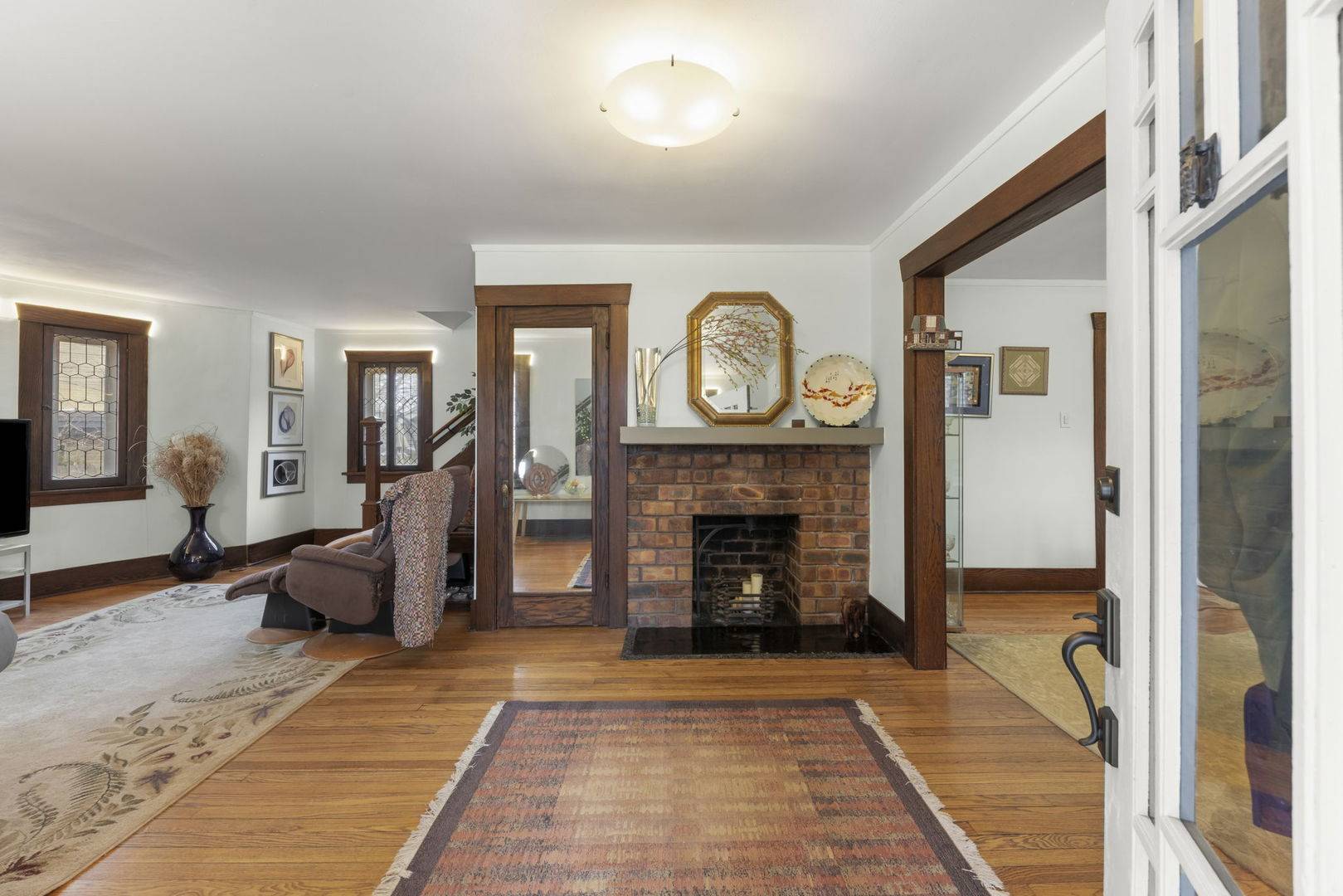 535 N Ashland AVE, La Grange Park, IL 60526