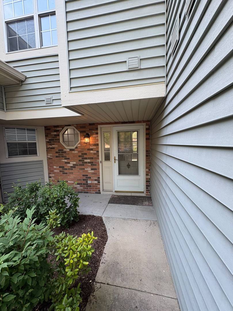 1061 Rockport DR #9-3, Carol Stream, IL 60188