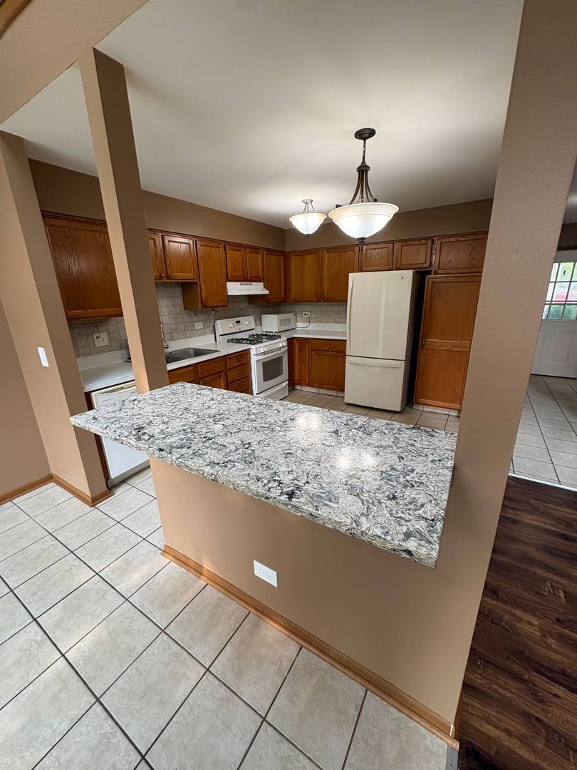 1061 Rockport DR #9-3, Carol Stream, IL 60188