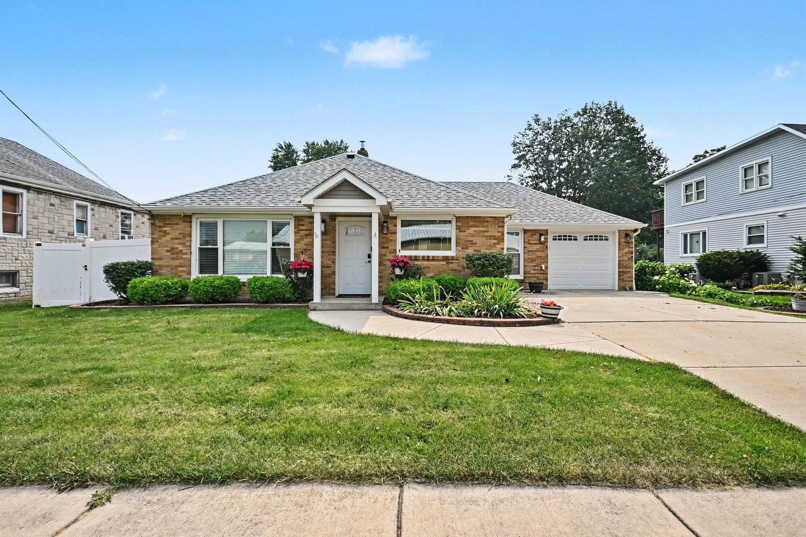 22 Galligan RD, Gilberts, IL 60136