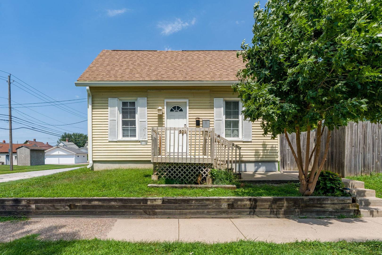 501 17th AVE, Moline, IL 61265
