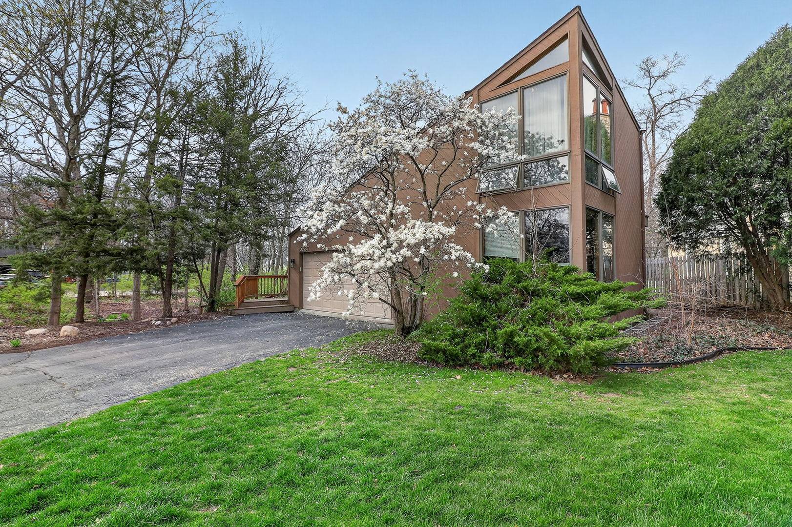 5337 Brookbank RD, Downers Grove, IL 60515