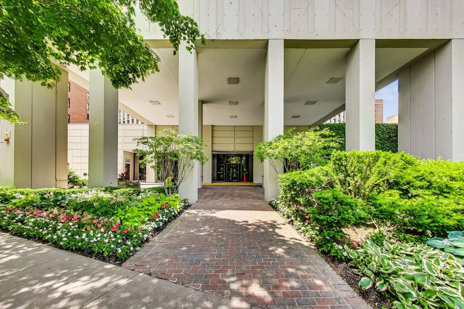 2626 N Lakeview AVE #502, Chicago, IL 60614