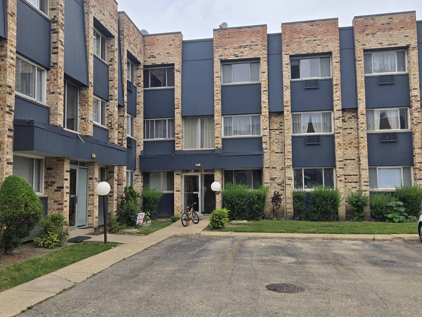 8655 1/2 W Foster AVE #3B, Chicago, IL 60656
