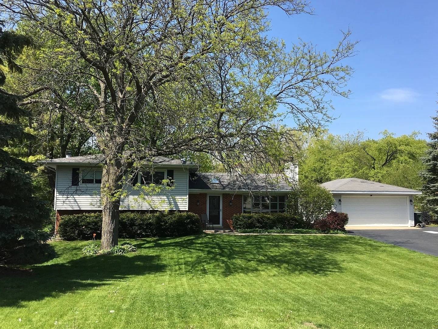 1073 W Elm ST, Palatine, IL 60067