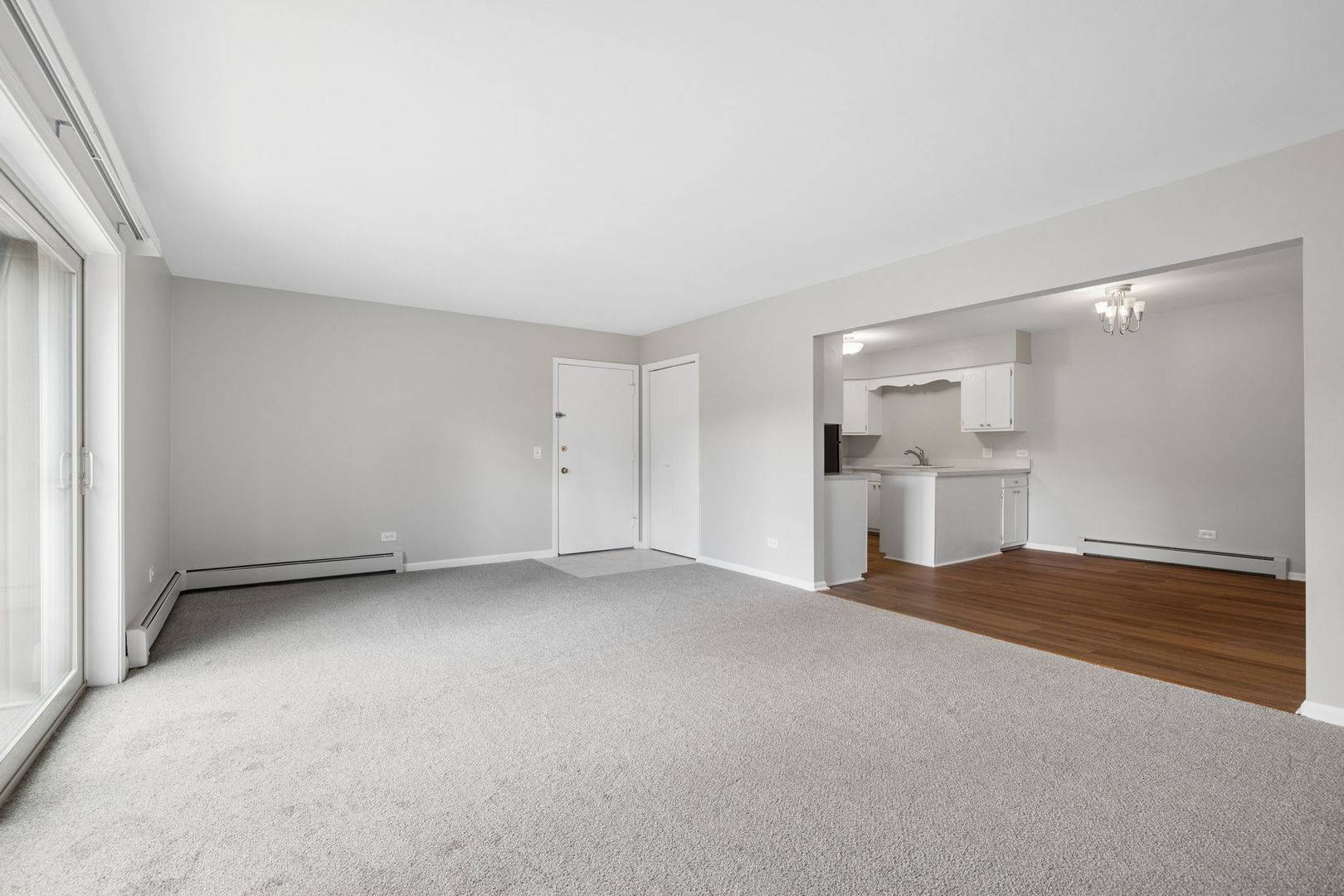 201 N President ST #3C, Wheaton, IL 60187