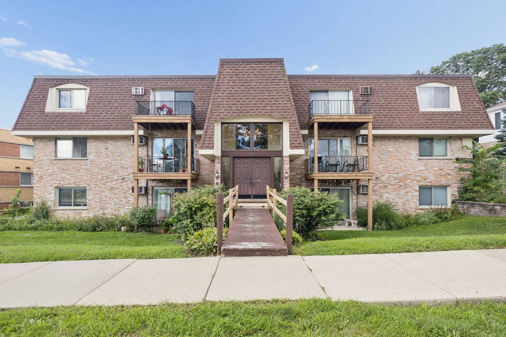 201 N President ST #3C, Wheaton, IL 60187