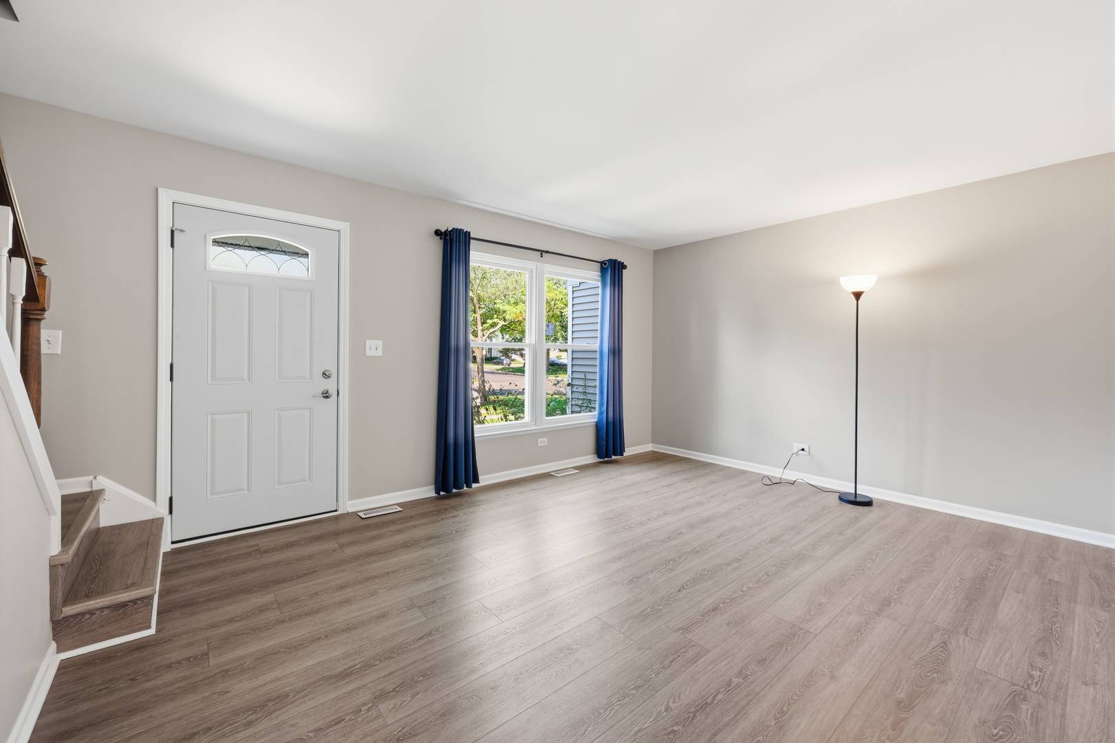 809 Bishop CT, Schaumburg, IL 60194