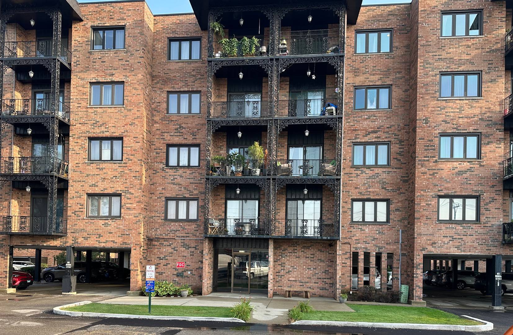 9355 Landings LN #301, Des Plaines, IL 60016