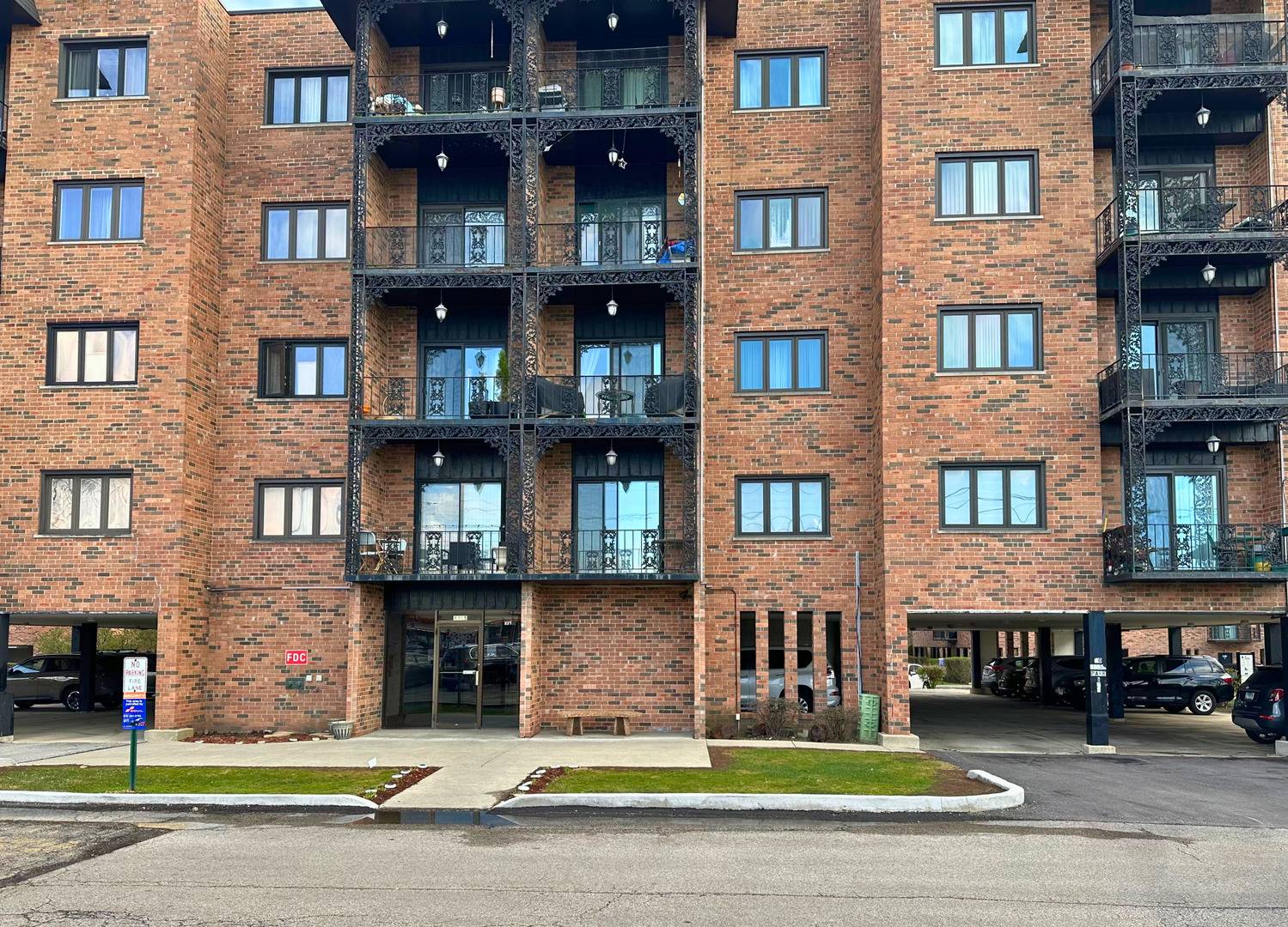 9355 Landings LN #301, Des Plaines, IL 60016