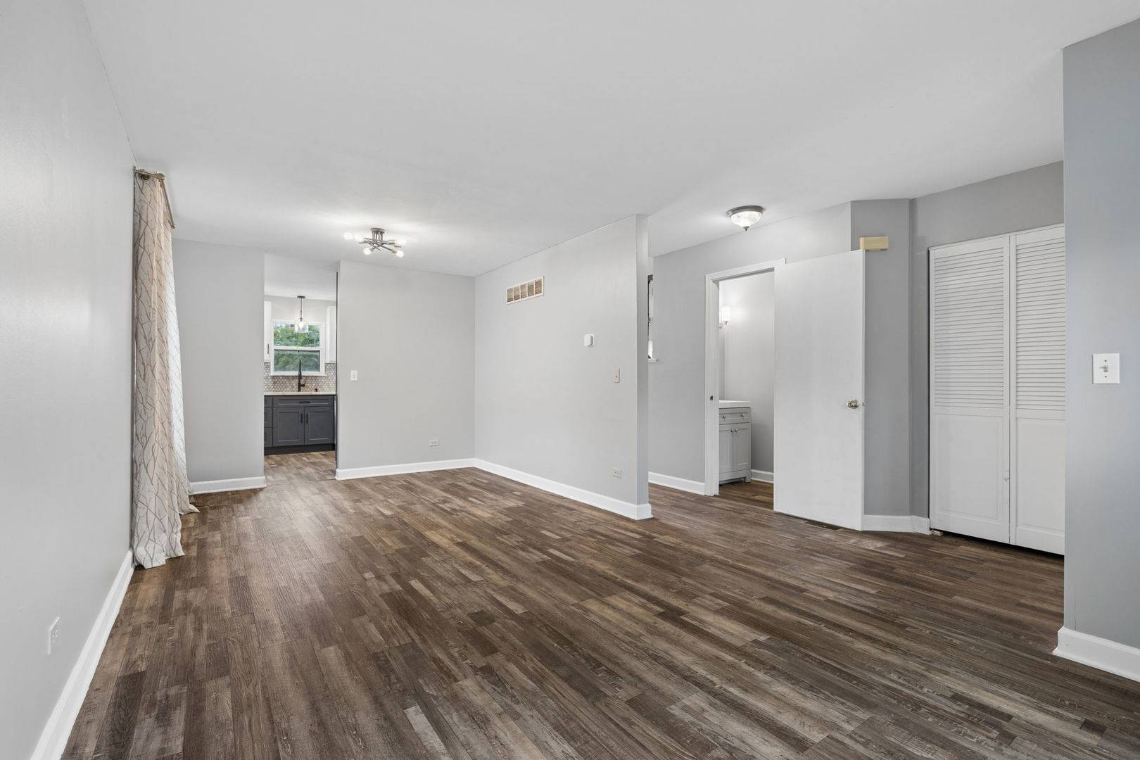 83 CANTERBURY TRL, Romeoville, IL 60446