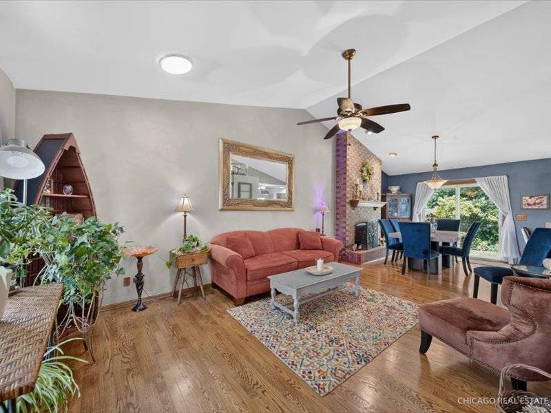 3028 Virginia AVE, Mchenry, IL 60050