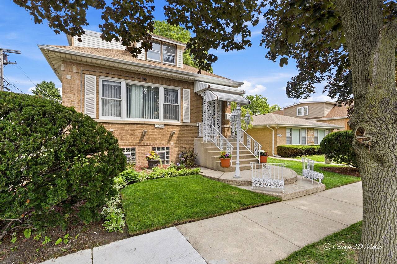 3944 W Greenleaf AVE, Lincolnwood, IL 60712