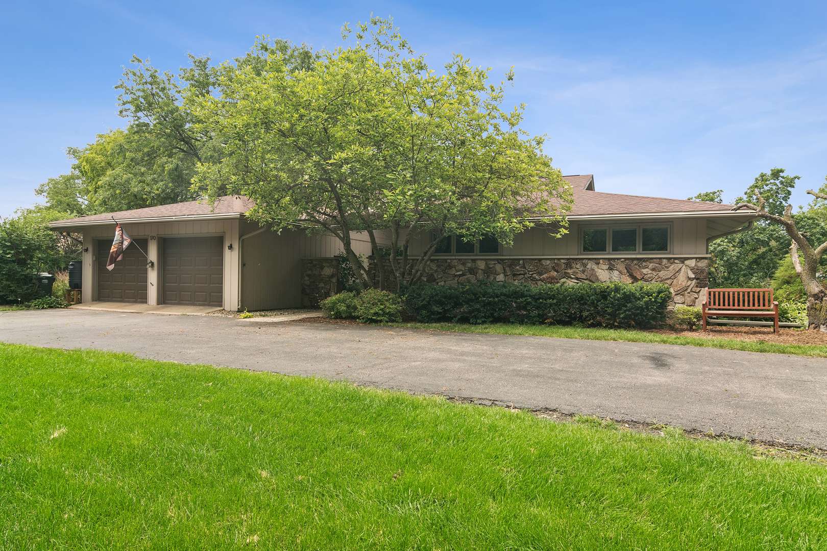 170 S ELA RD, Barrington, IL 60010