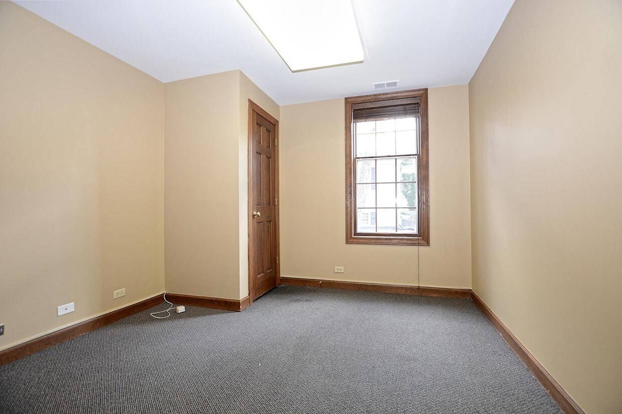 1626 Colonial Pkwy, Inverness, IL 60067