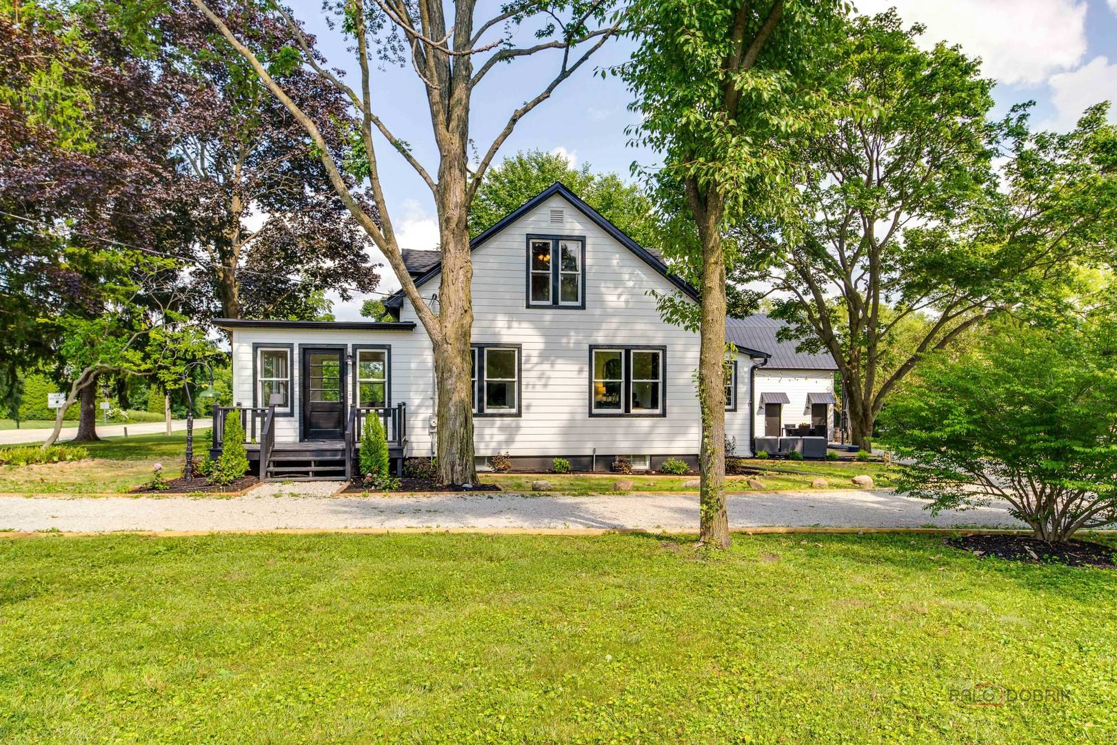 22291 W Long Grove RD, Deer Park, IL 60010