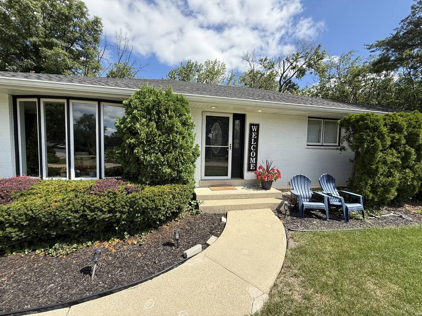 4 Yorkshire DR, Lincolnshire, IL 60069
