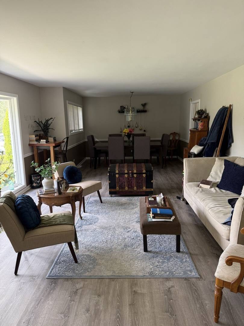 4 Yorkshire DR, Lincolnshire, IL 60069