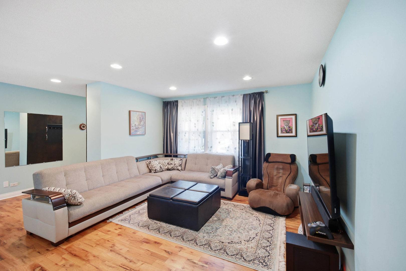 17 Whitehall CT, Buffalo Grove, IL 60089