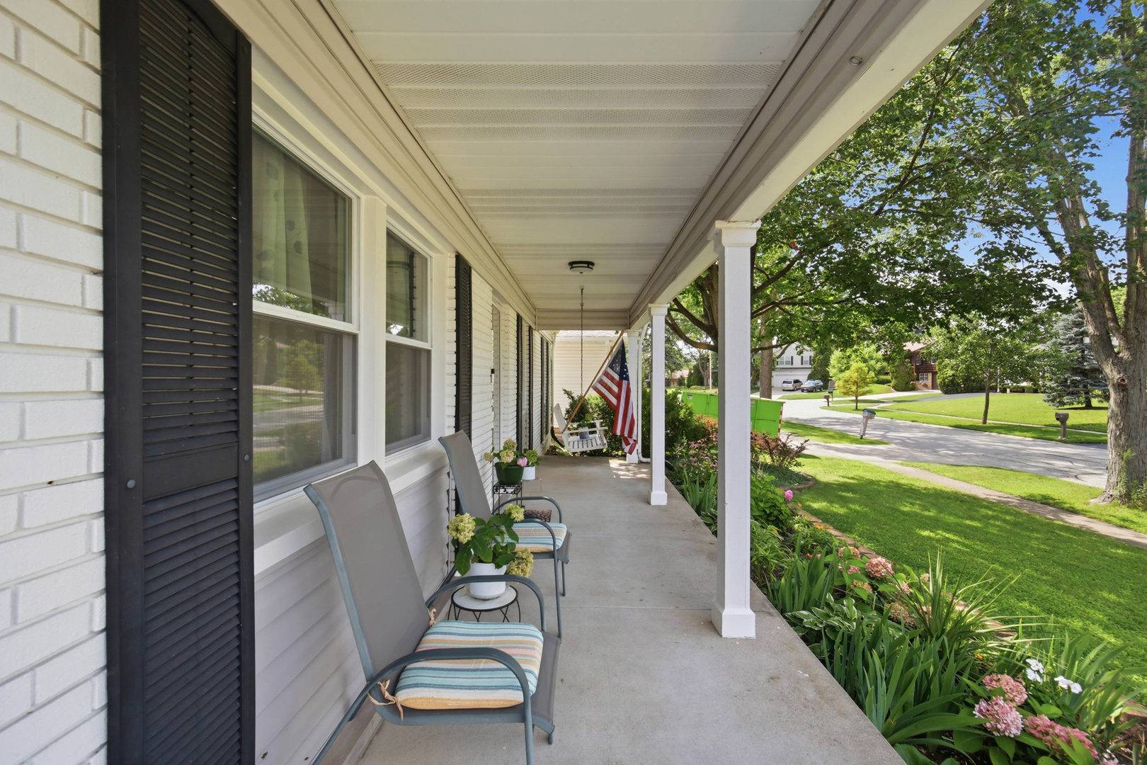 17 Whitehall CT, Buffalo Grove, IL 60089