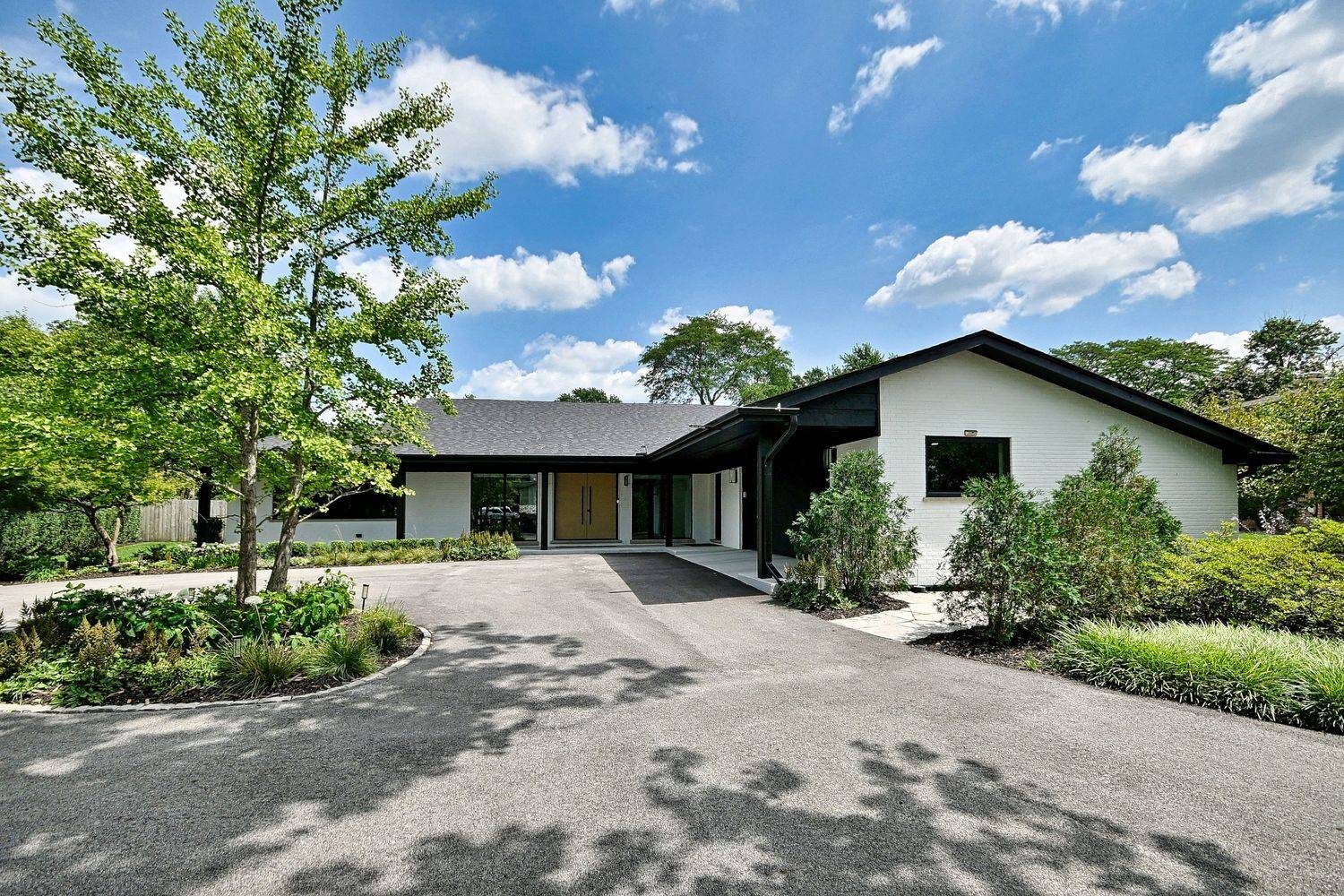 3456 Whirlaway DR, Northbrook, IL 60062