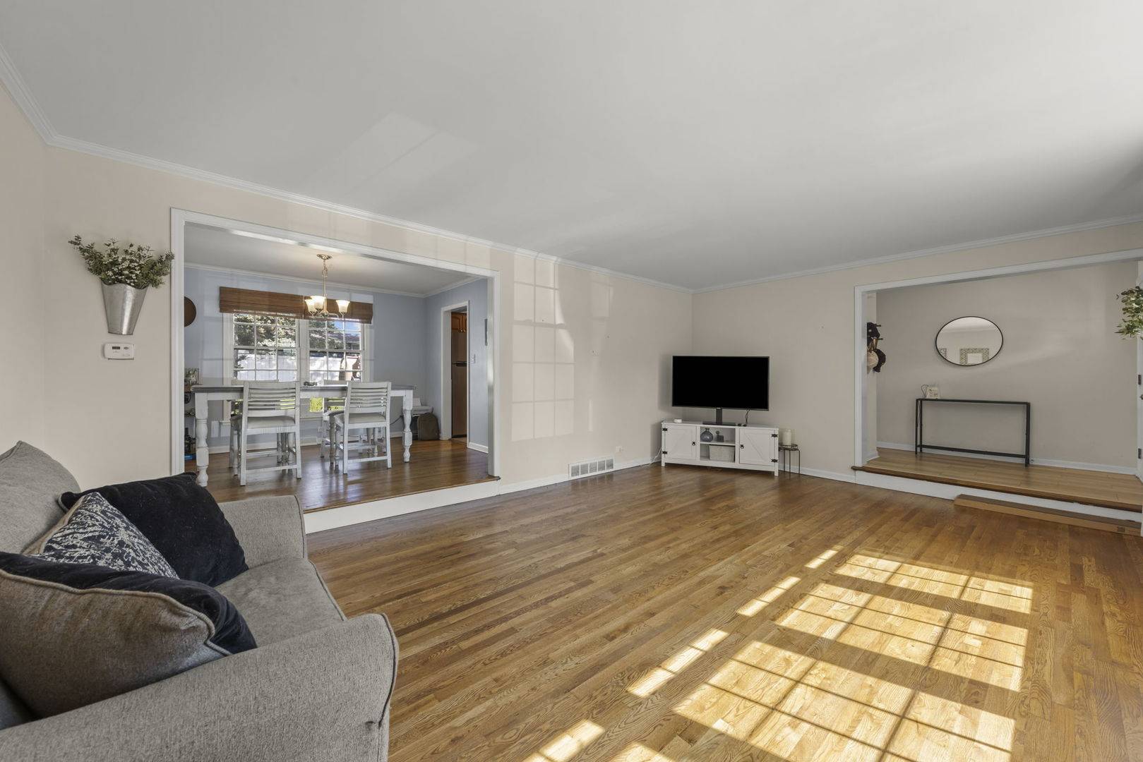 625 N Locust ST, Frankfort, IL 60423