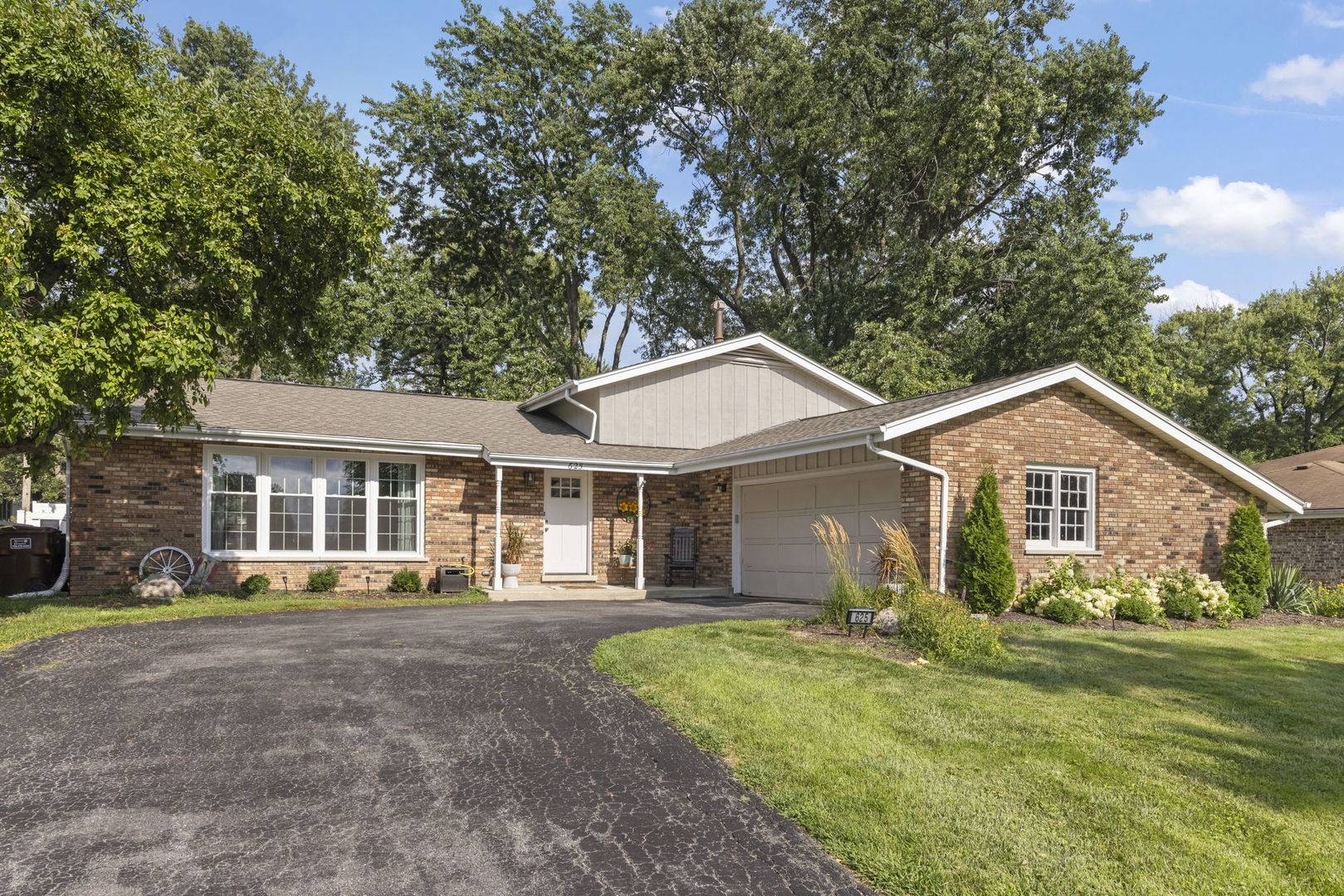 625 N Locust ST, Frankfort, IL 60423