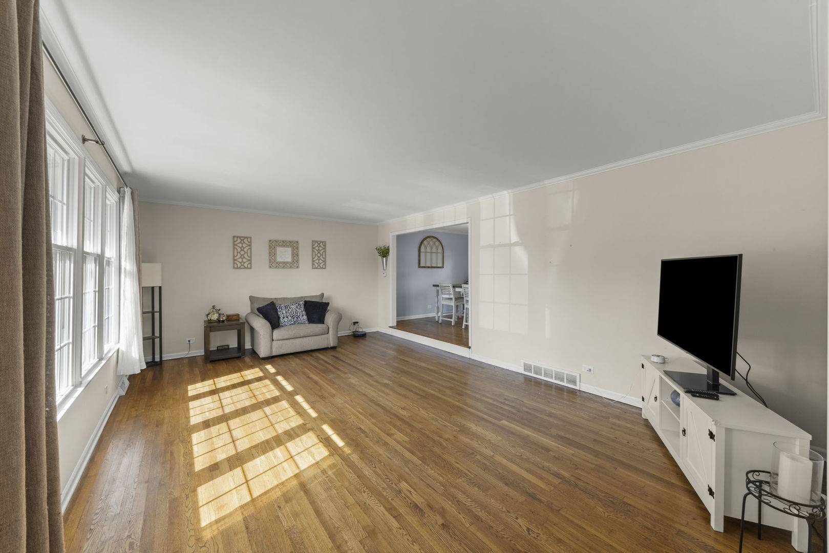 625 N Locust ST, Frankfort, IL 60423