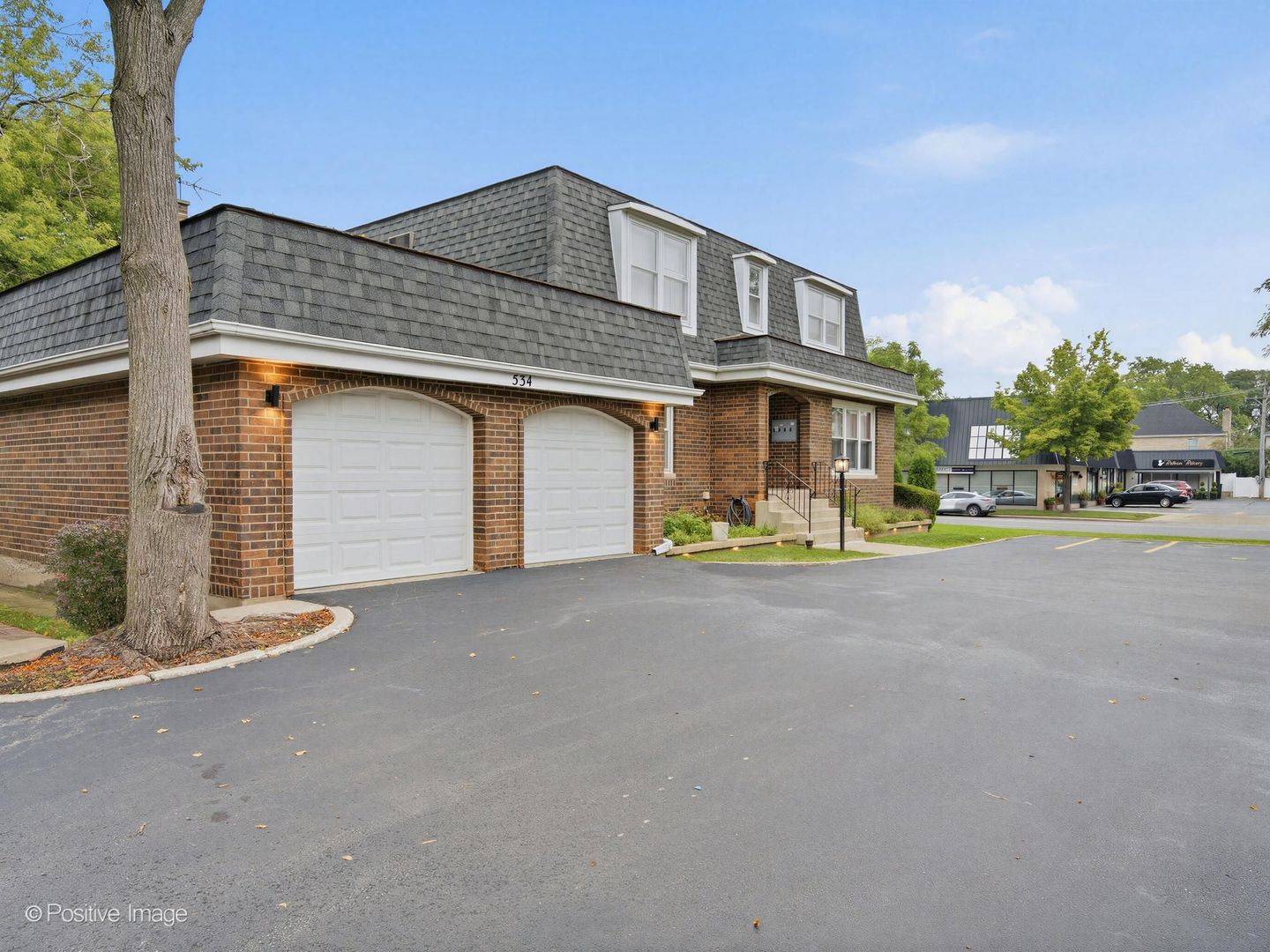534 S La Grange RD, La Grange, IL 60525