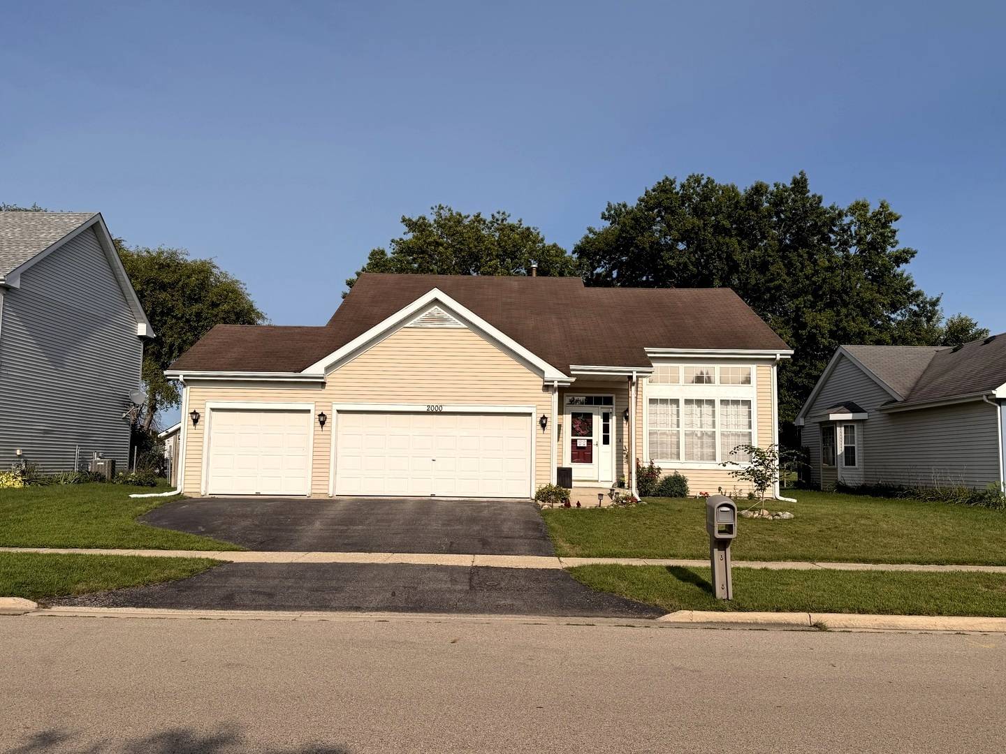 2000 OAKBROOK DR, Belvidere, IL 61008