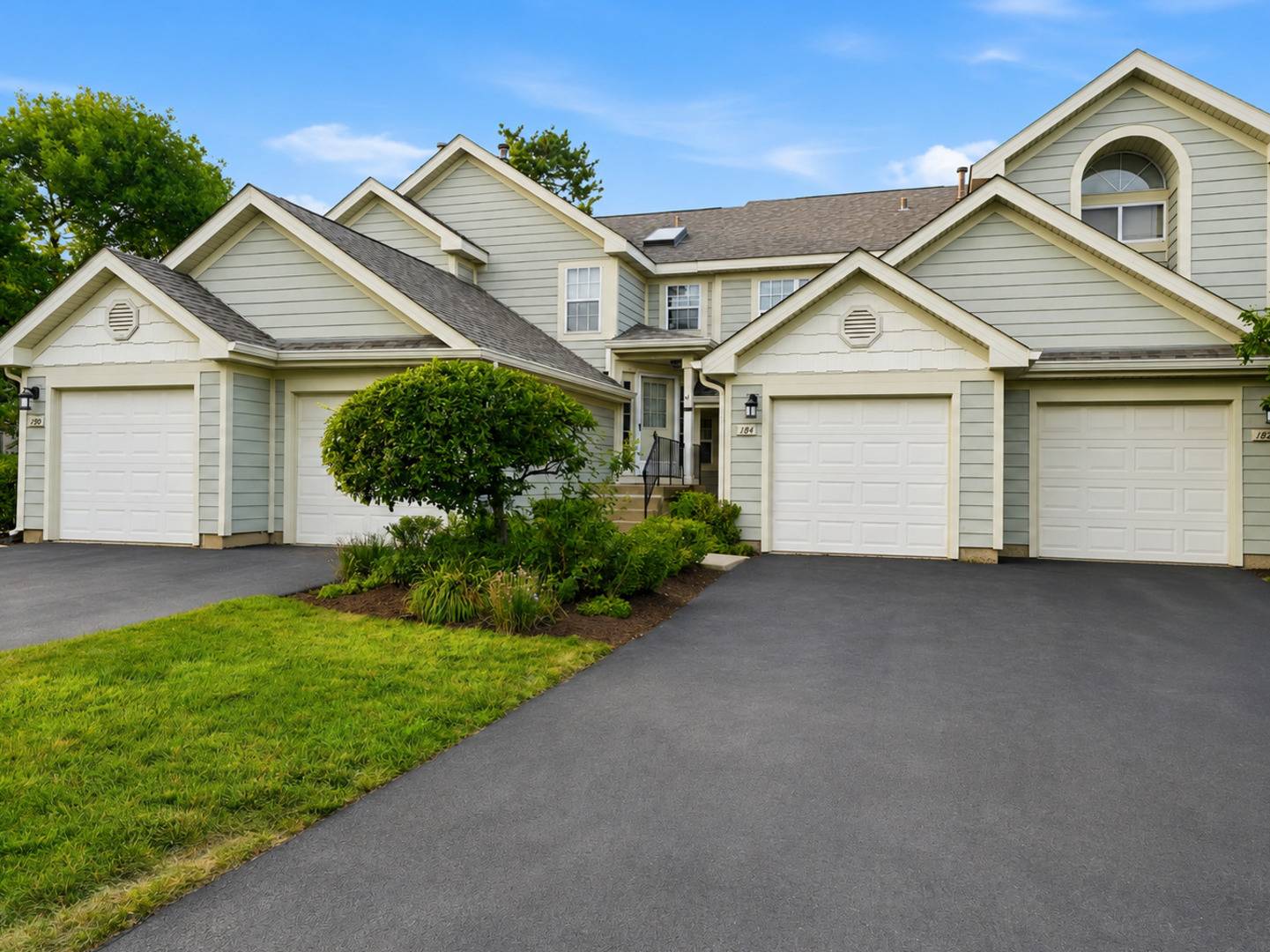 184 W Hamilton DR, Palatine, IL 60067