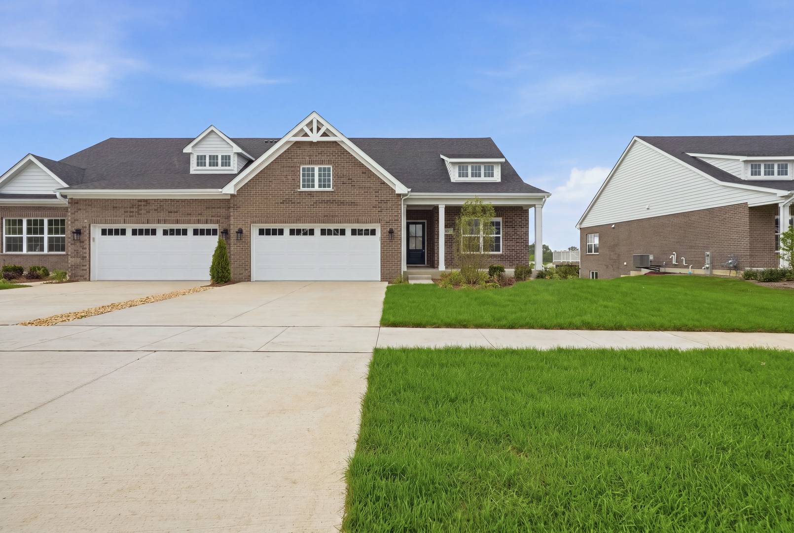 16561 Kayla DR, Lemont, IL 60439