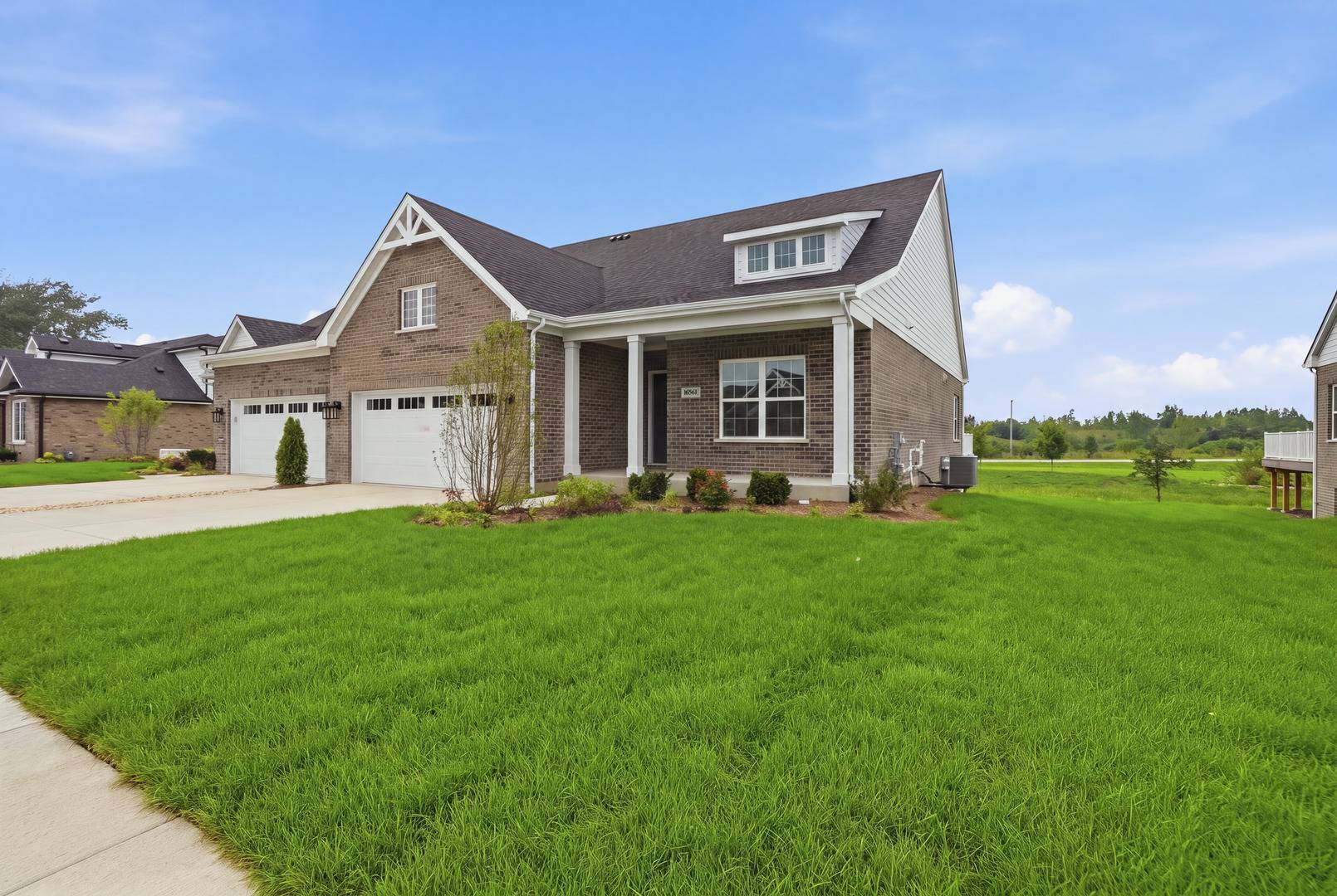 16561 Kayla DR, Lemont, IL 60439